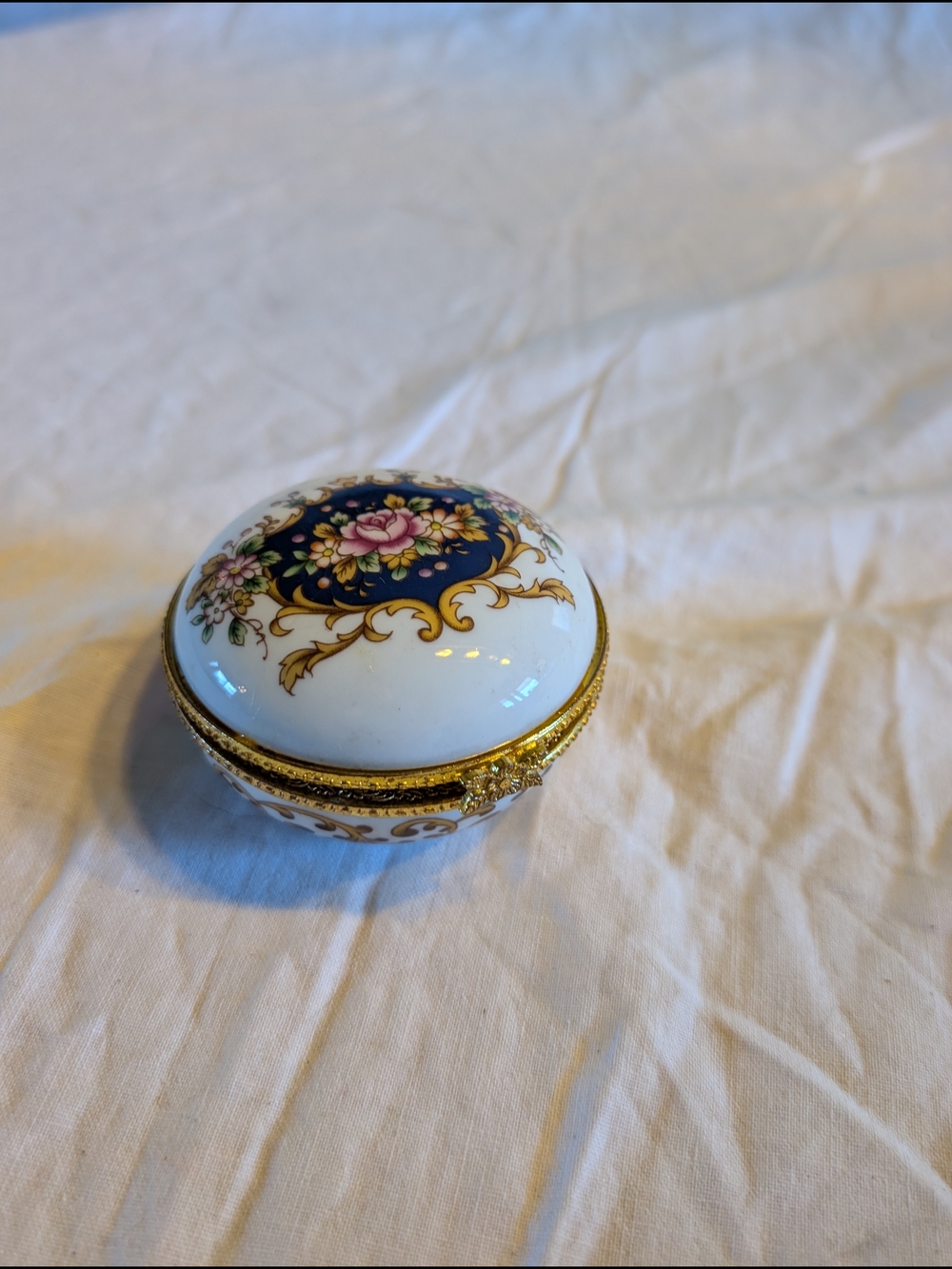 2/40$ Vintage Porcelain Trinket Box - White, Blue, Pink & Gold